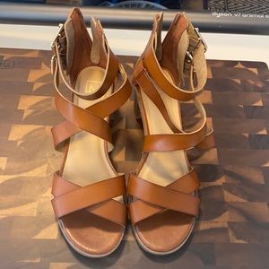 Size 8 straps block heel sandals